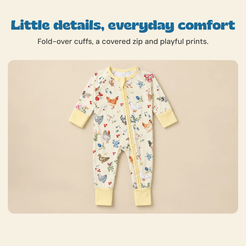 Little details, everyday comfort. Fold-over cuffs, a covered zip and playful prints.