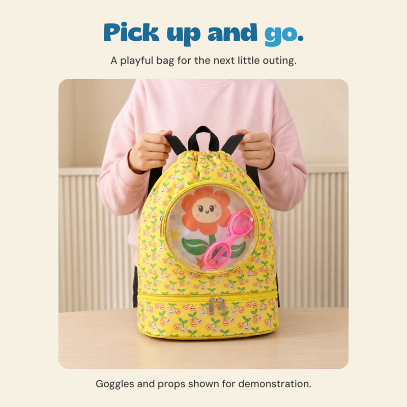 A playful bag for the next little outing. Goggles and props shown for demonstration.